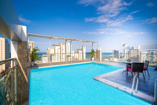 クリスタル ホテル