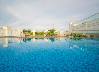 ティー リッツ サイゴン ホテル & アパートメント