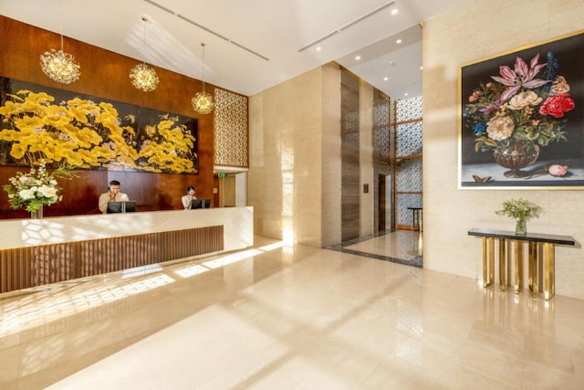 ティー リッツ サイゴン ホテル & アパートメント