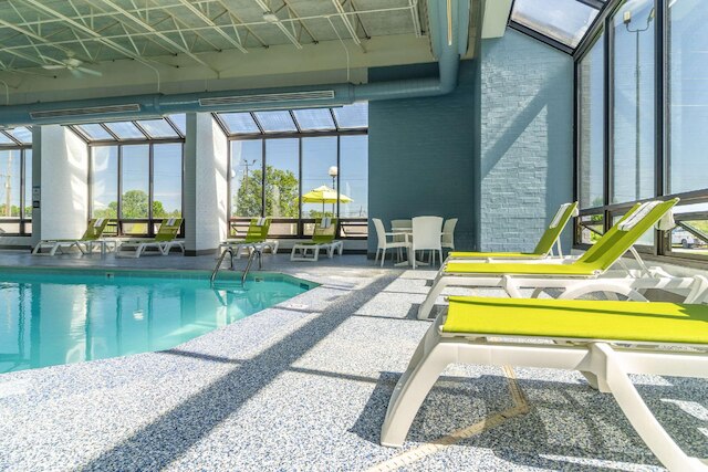 コンフォート イン & スイーツ エバンズビル エアポート