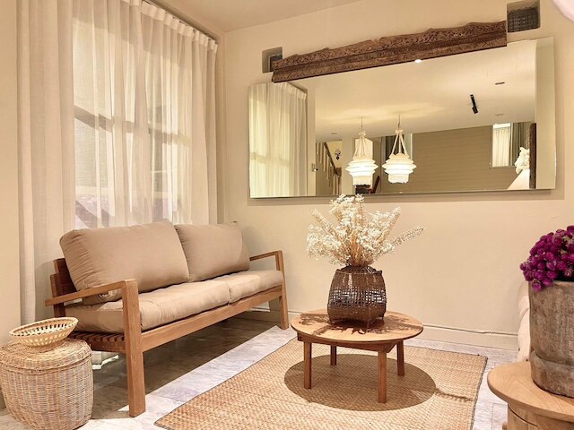 サバイデイ ゲストハウス ニマン