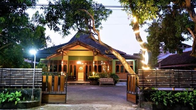 スリーピー ラクーン ホステル