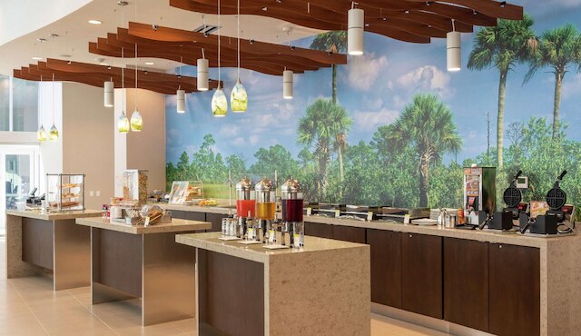 ダブル ツリー バイ ヒルトン マイアミ - ドラル、フロリダ