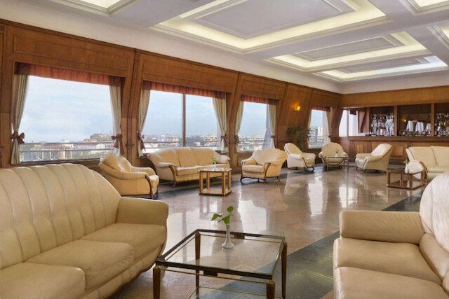 ラマダ バイ ウインダム プロウディフ トリモンティウム