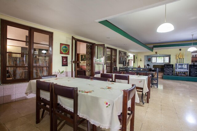 レッドドアーズ ニア バライ コタ マラン