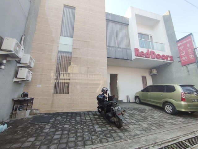 レッドドアーズ シャリア ニア ラパンガン パンカシラ シンパン リマ