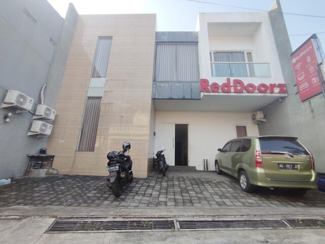 レッドドアーズ シャリア ニア ラパンガン パンカシラ シンパン リマ