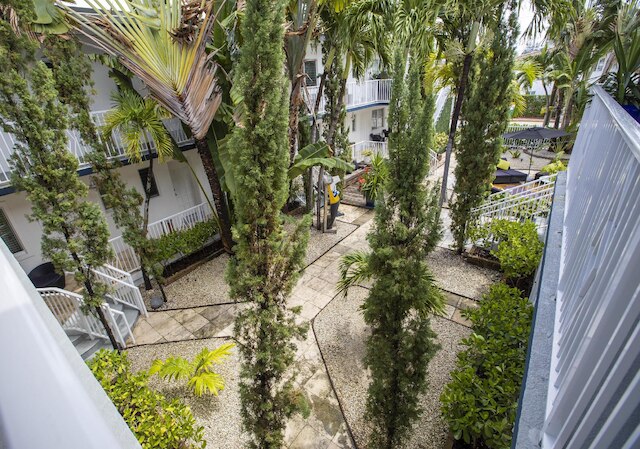 ビーチサイド オール スイーツ ホテル