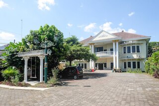 レッドドアーズ ニア UMY ジョグジャカルタ