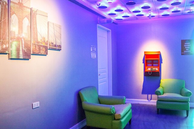 レッドドアーズ プラス ニア UV マンダウエ セブ