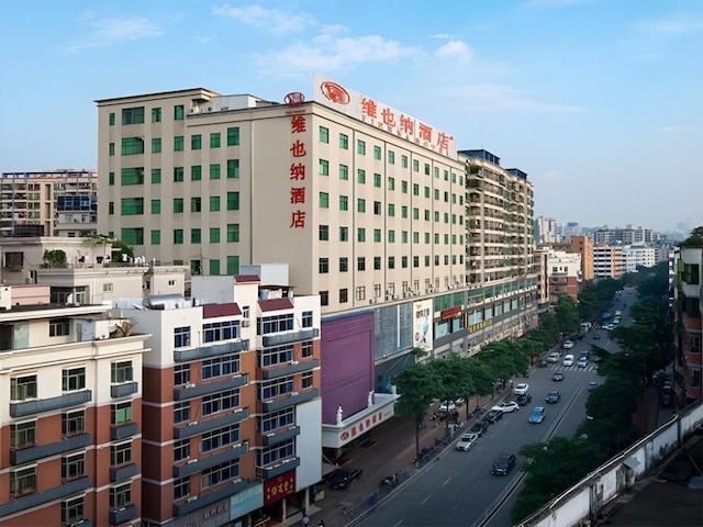 Vienna Hotel (Shenzhen Bao'an Centre Liutang Metro Station)