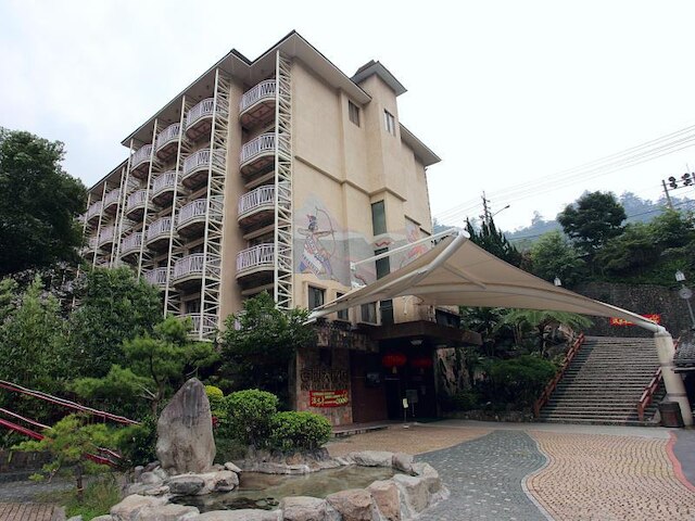 ク クアン ホットスプリング ホテル