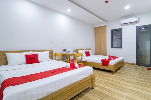 レッドドアーズ ザ ジェイド ホテル タン ナン トルン