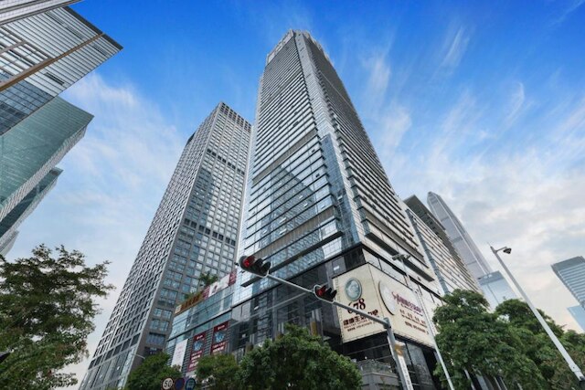 ゴールデン セントラル ホテル深セン (深圳金中环酒店公寓)