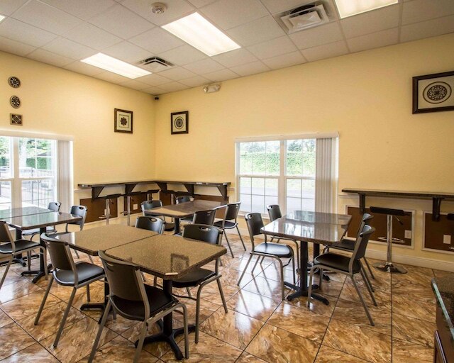 クオリティ イン キシミー ウエスト - レイク ブエナ ビスタ サウス