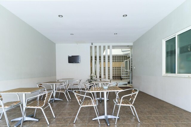 レッドドアーズ ニア プラザ マリーナ