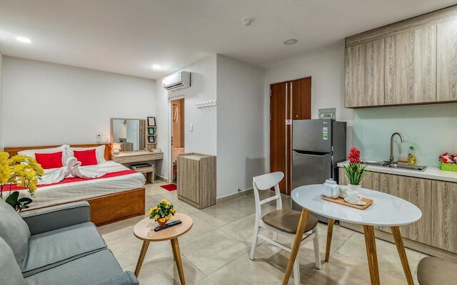 レッドドアーズ プレミアム ニア― イータウン 3