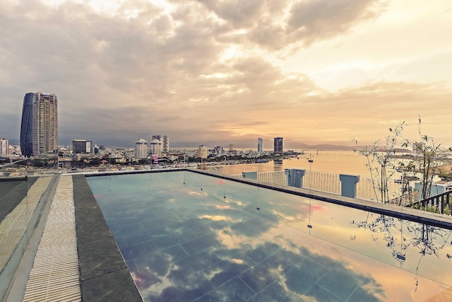 イビザ リバーフロント ダナン ホテル