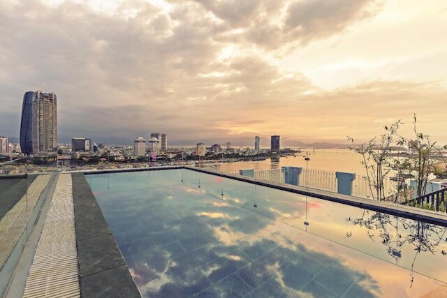 イビザ リバーフロント ダナン ホテル