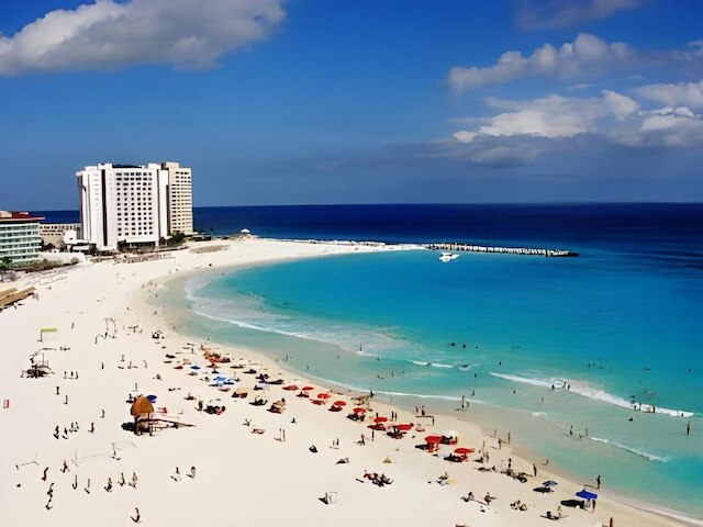 サルビア カンクン アパートメンツ