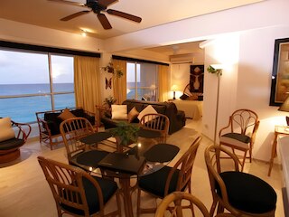 サルビア カンクン アパートメンツ