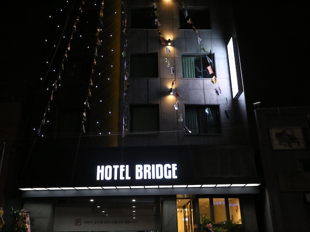 Busan Yeongdo Hotel Bridge