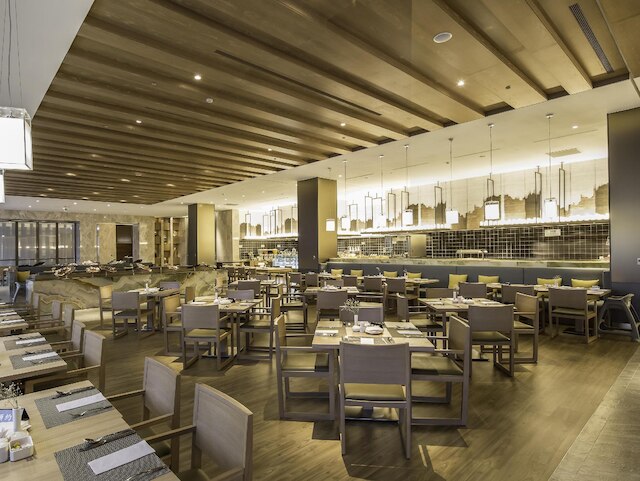 エバーリッチ ゴールデン レイク ホテル (昇恆昌金湖大飯店)