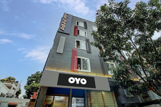 Super OYO Townhouse 264 - Q Rooms BTM