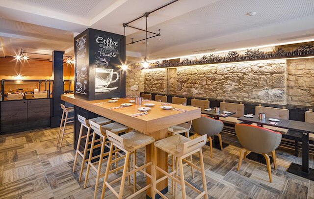 スイス ナイト バイ ファスビント