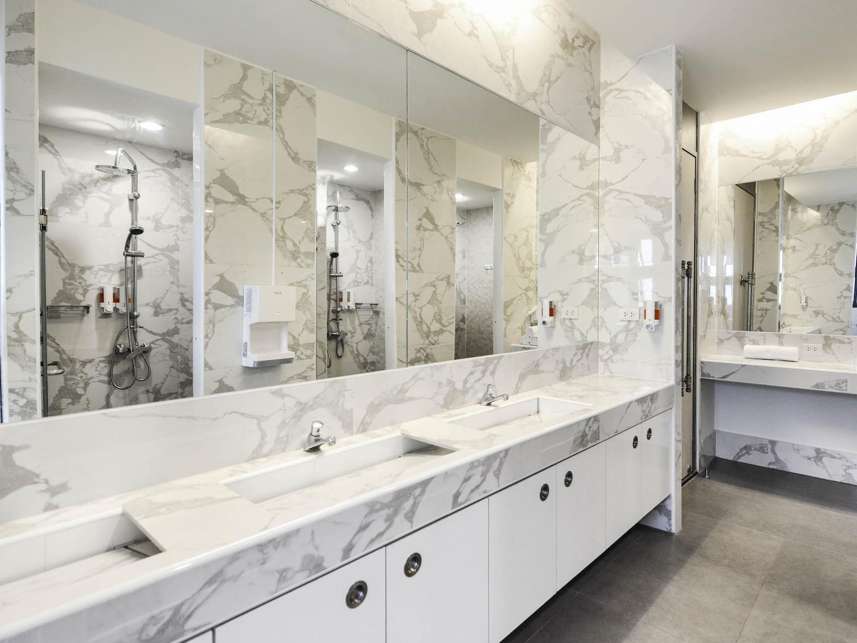 ザ キューブ ホステル シーロム