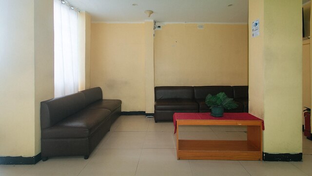 レッドドアーズ ニア スターモール アラバン