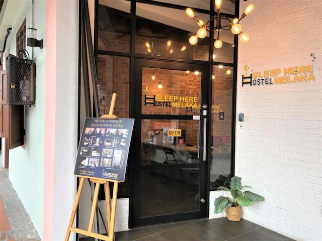 スリープ ヒア ホステル