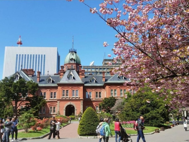 Cozy and Convenient Royal Heights