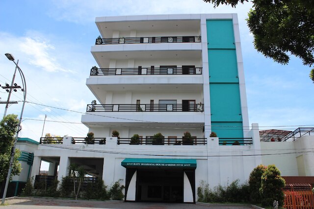 ラトゥ ホームステイ マラン