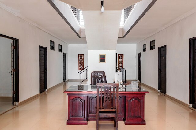 OYO 1586 ケランガ ホームステイ シャリア