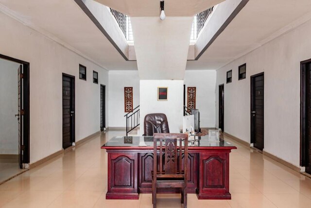 OYO 1586 ケランガ ホームステイ シャリア