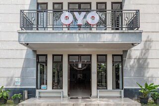 OYO 1586 ケランガ ホームステイ シャリア