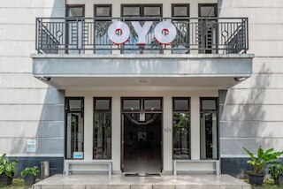 OYO 1586 ケランガ ホームステイ シャリア