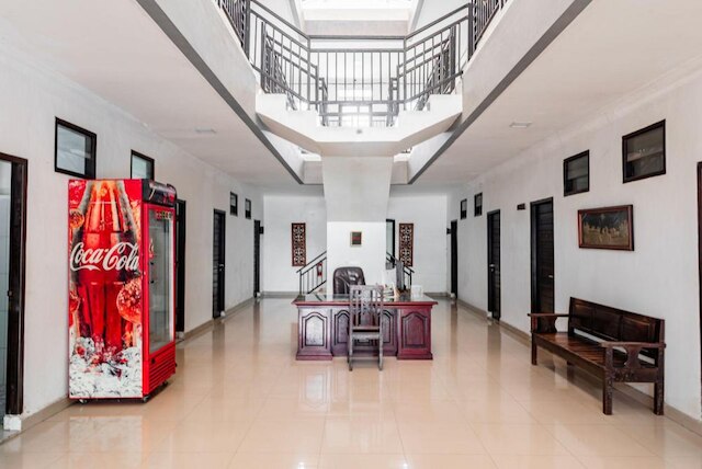 OYO 1586 ケランガ ホームステイ シャリア