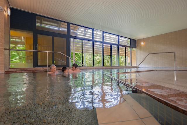 大江戸温泉物語 山中彩朝楽