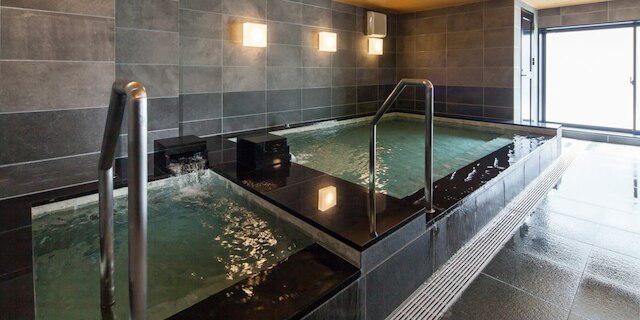 ワイズキャビン大阪難波