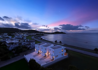 クリスタル別荘南城