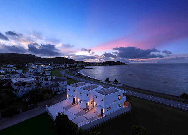 クリスタル別荘南城