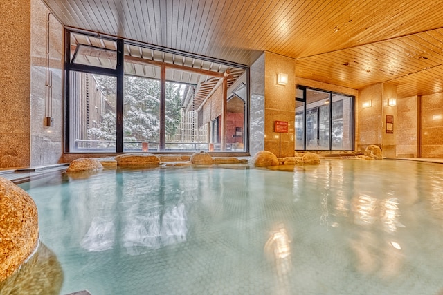 大江戸温泉物語わんわんリゾート 粟津