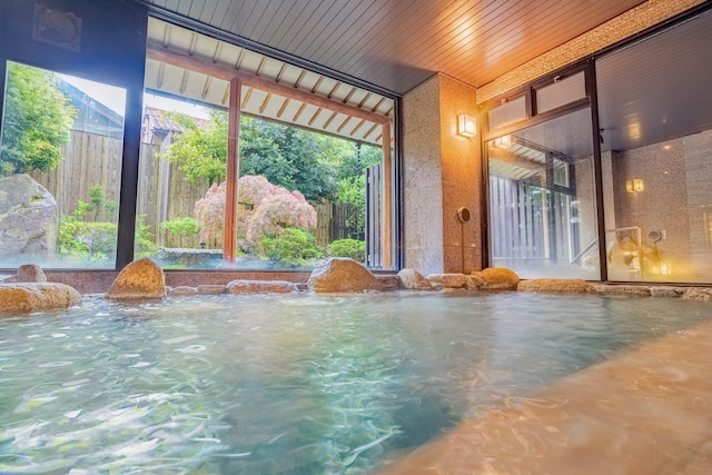 大江戸温泉物語わんわんリゾート 粟津