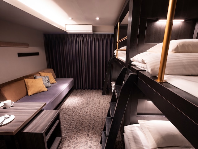 Rinn Sanjo Ohashi East (鈴ホテル 三条大橋東)