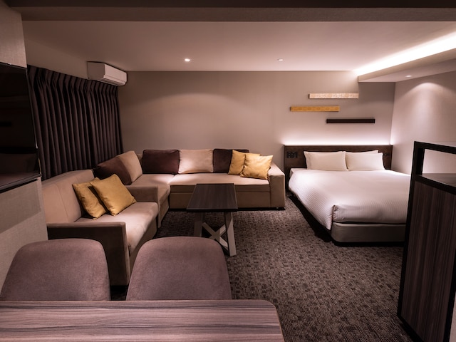 Rinn Sanjo Ohashi East (鈴ホテル 三条大橋東)