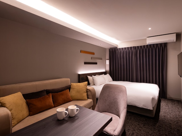 Rinn Sanjo Ohashi East (鈴ホテル 三条大橋東)