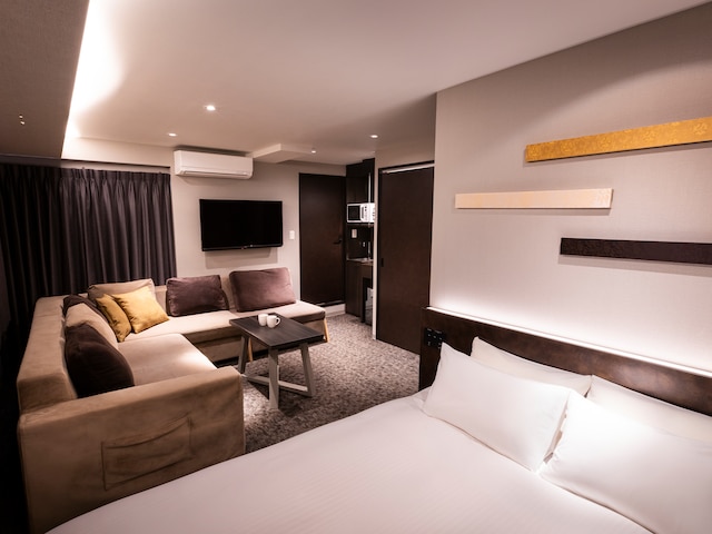 Rinn Sanjo Ohashi East (鈴ホテル 三条大橋東)