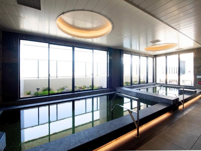 THE RISE 大阪ユニバーサルベイサイド